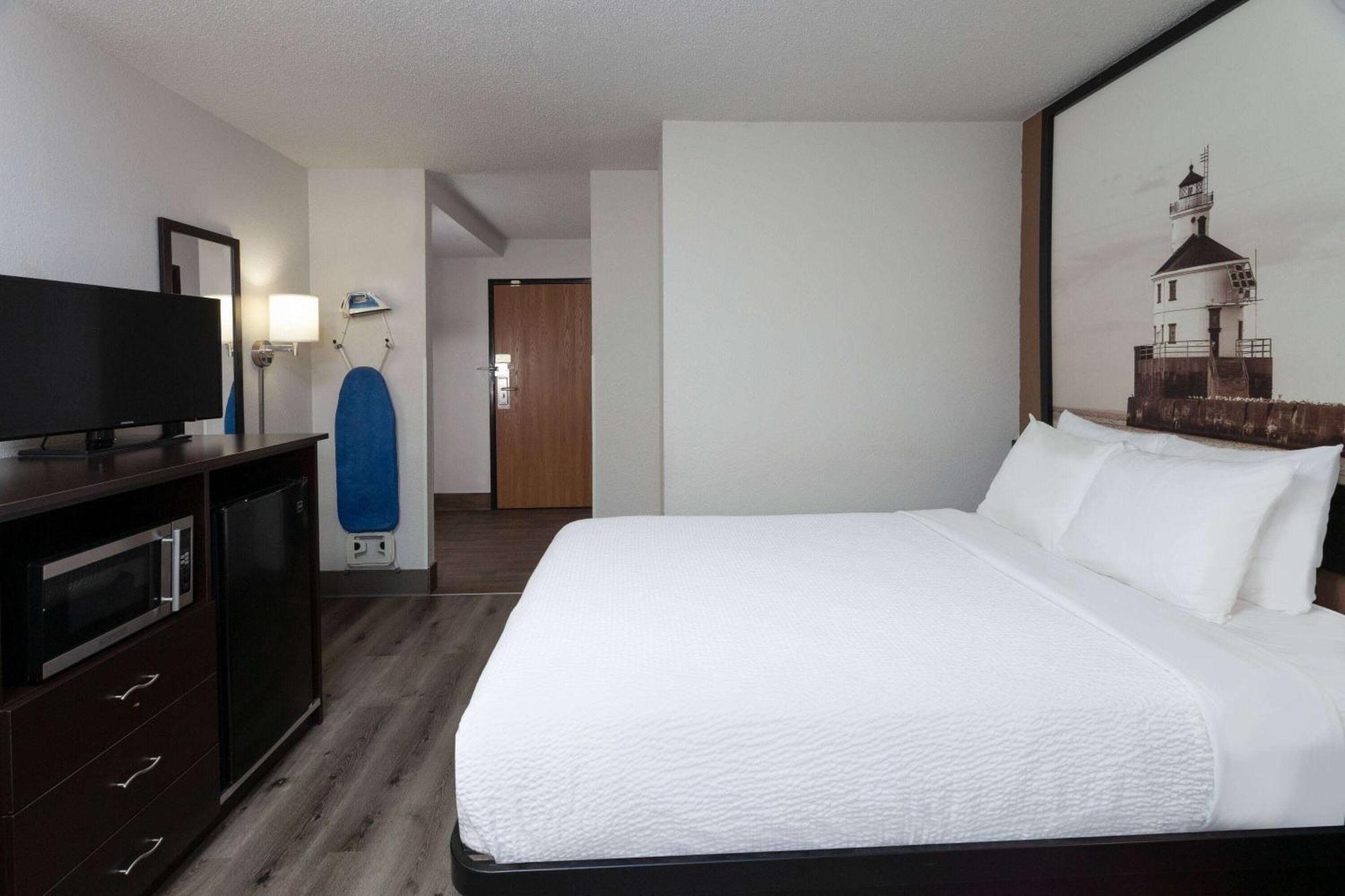Super 8 By Wyndham Hotel 2*