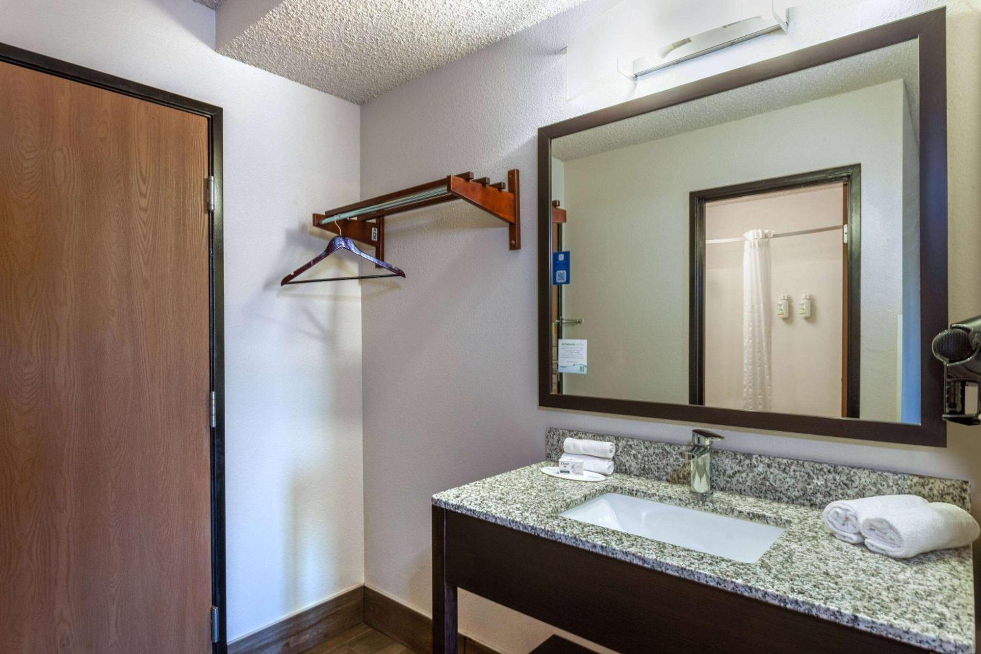 Super 8 By Wyndham Wausau
