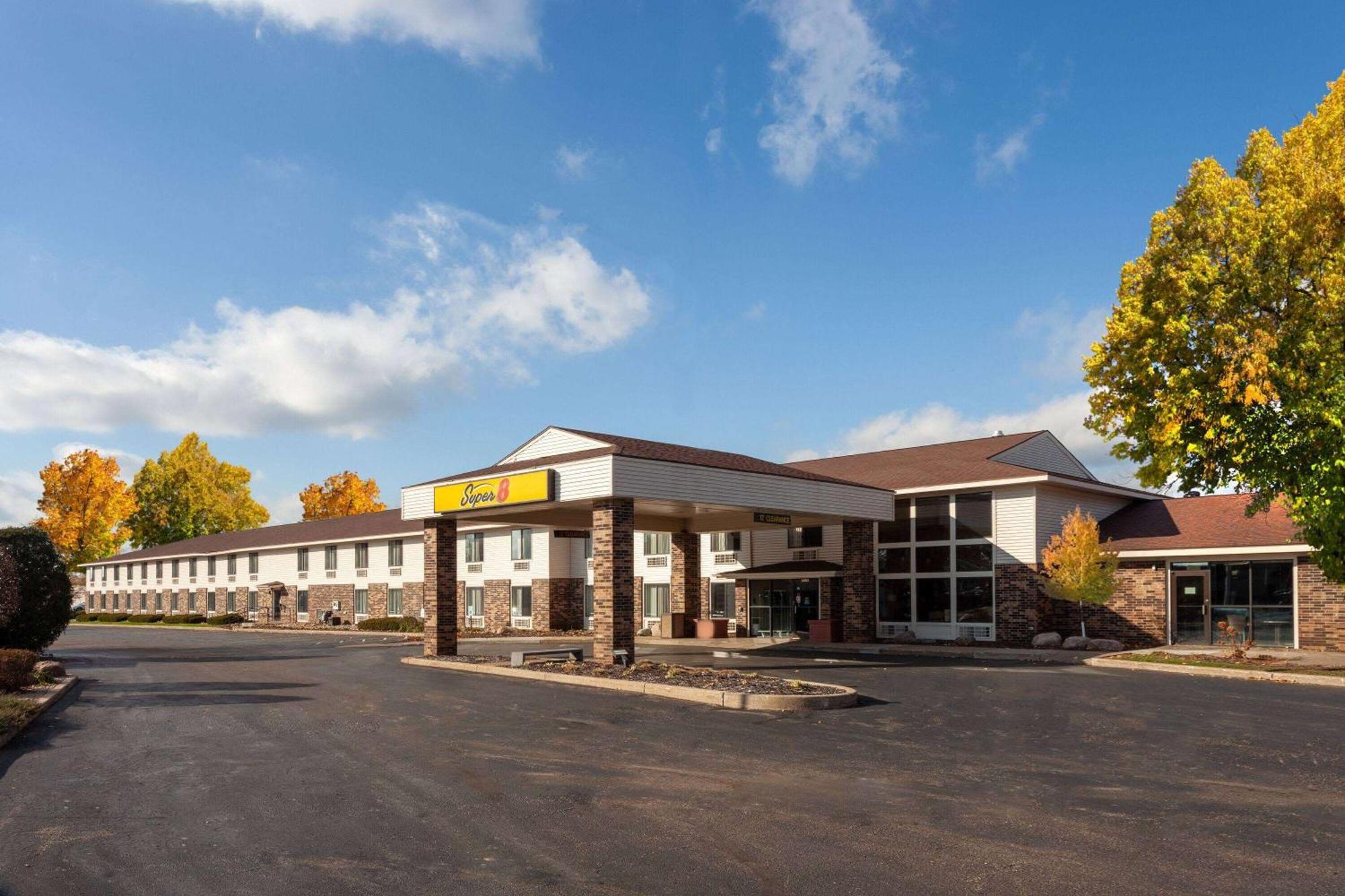 Super 8 By Wyndham Hotel